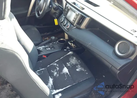 2015 Toyota Rav4 Le z USA, uszkodzony, nr VIN JTMBFREV2FJ033374